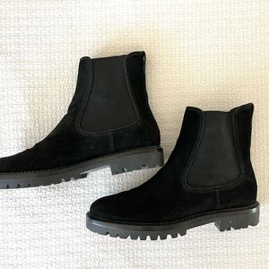 Beautiful suede Vince boots
